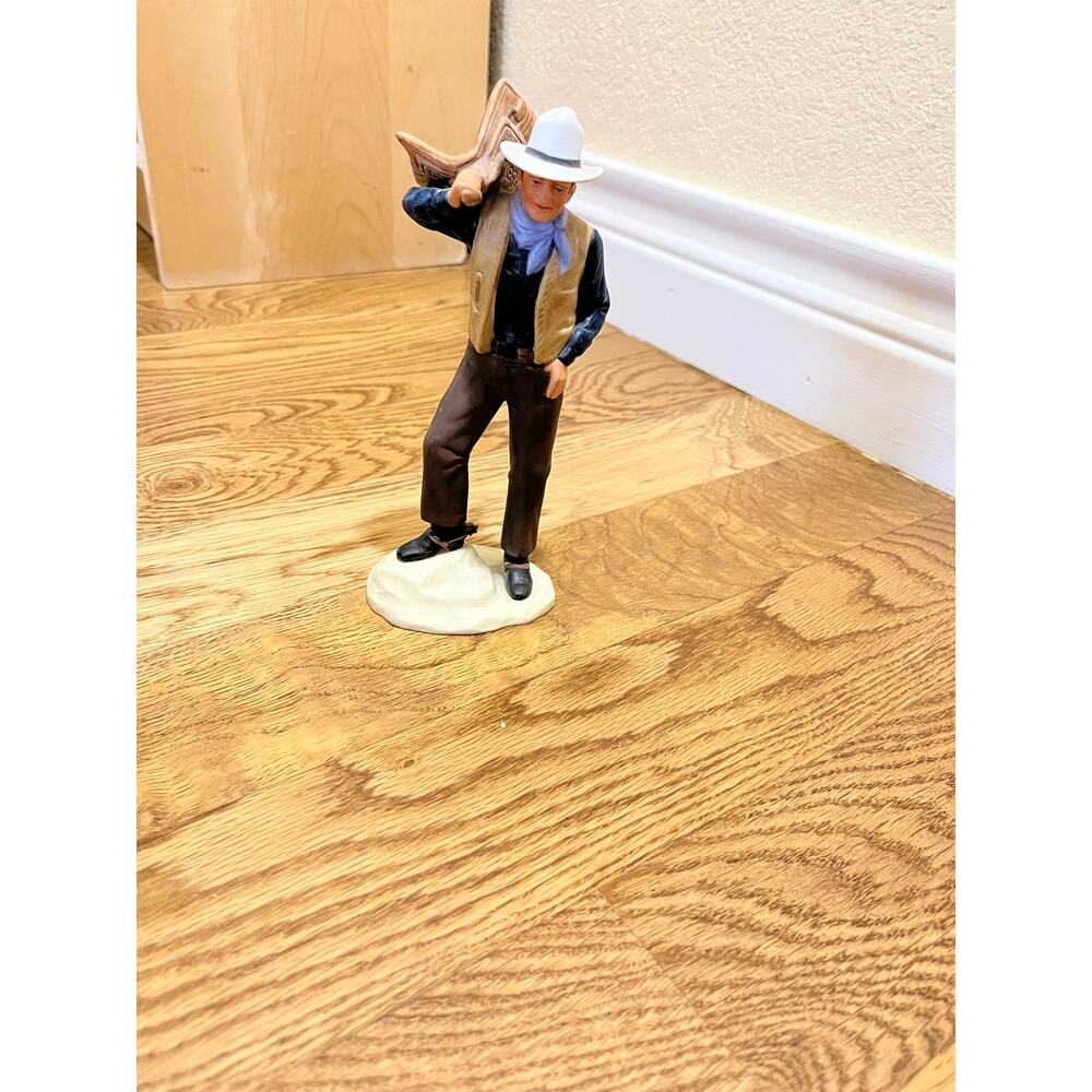 Avon John Wayne Porcelain Figurine Bob Seton Dark Command Images of Hollywood 7"